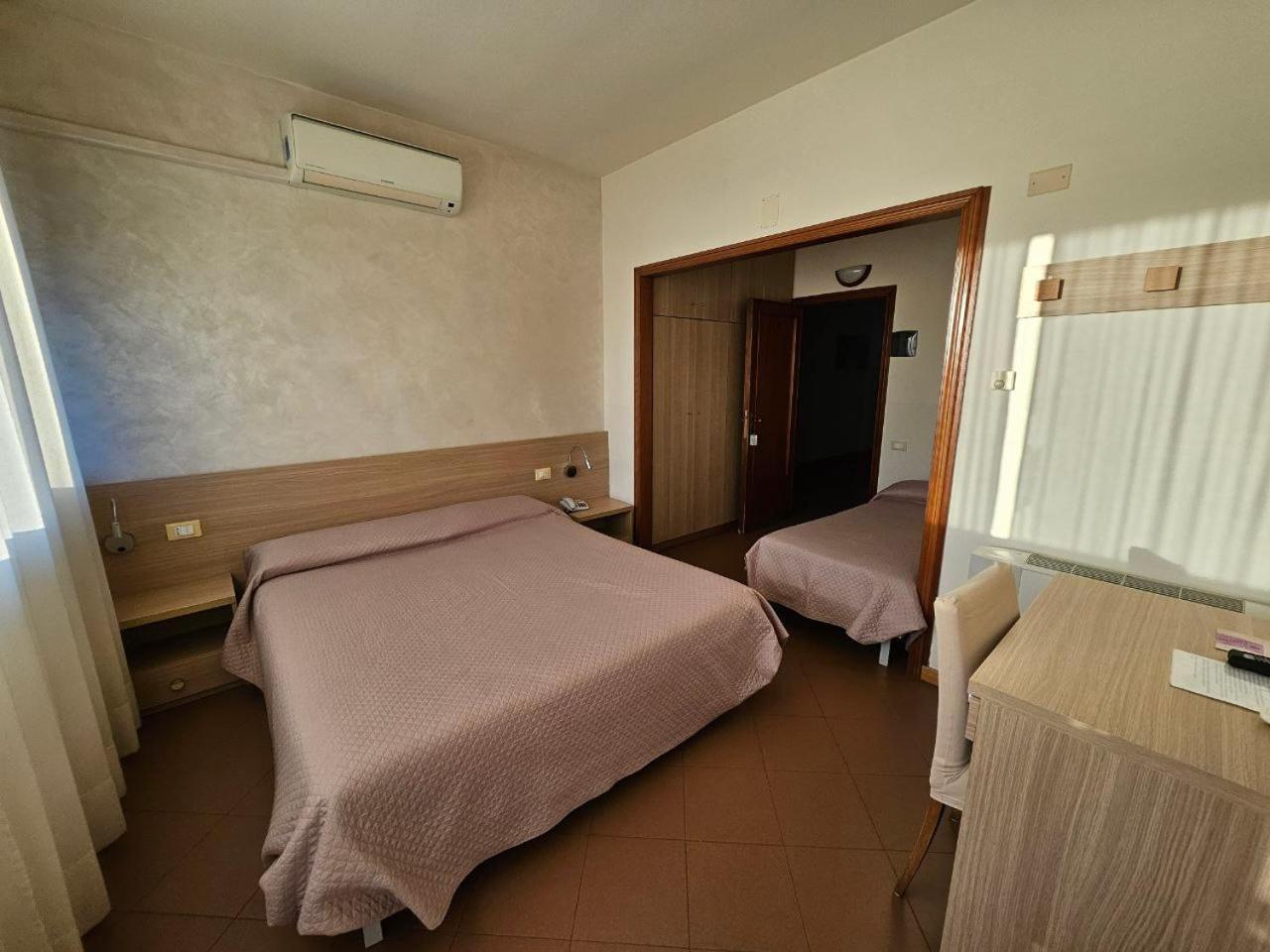 Albergo Nyers Perugia Buitenkant foto