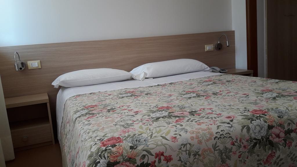 Albergo Nyers Perugia Buitenkant foto