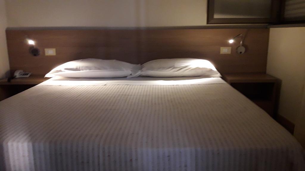 Albergo Nyers Perugia Buitenkant foto