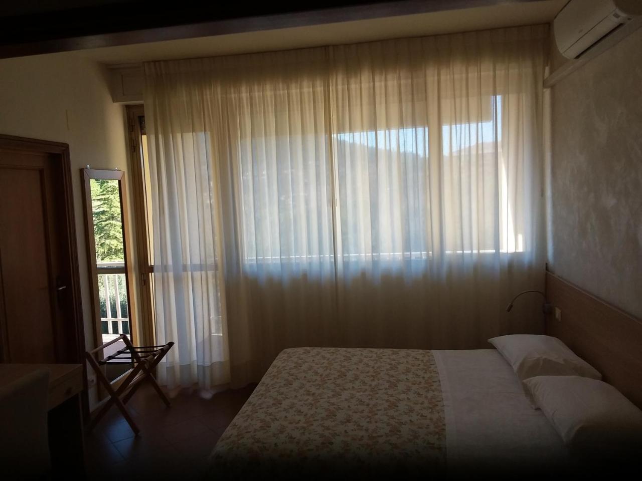 Albergo Nyers Perugia Buitenkant foto