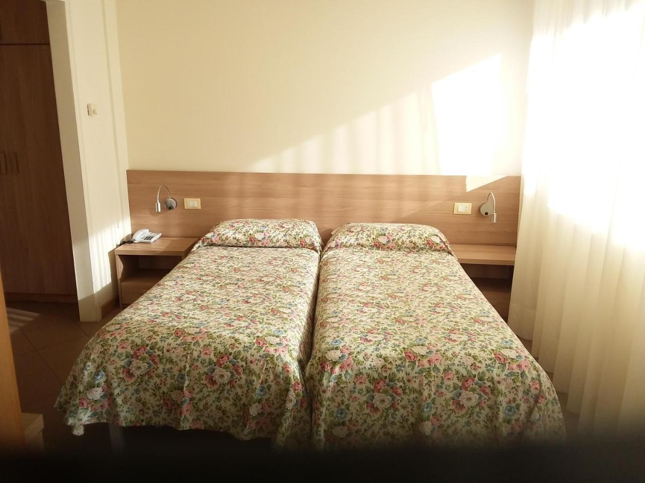 Albergo Nyers Perugia Buitenkant foto