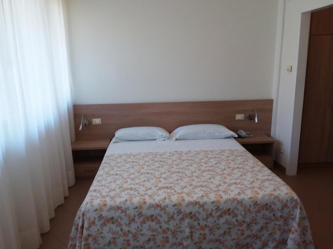 Albergo Nyers Perugia Buitenkant foto