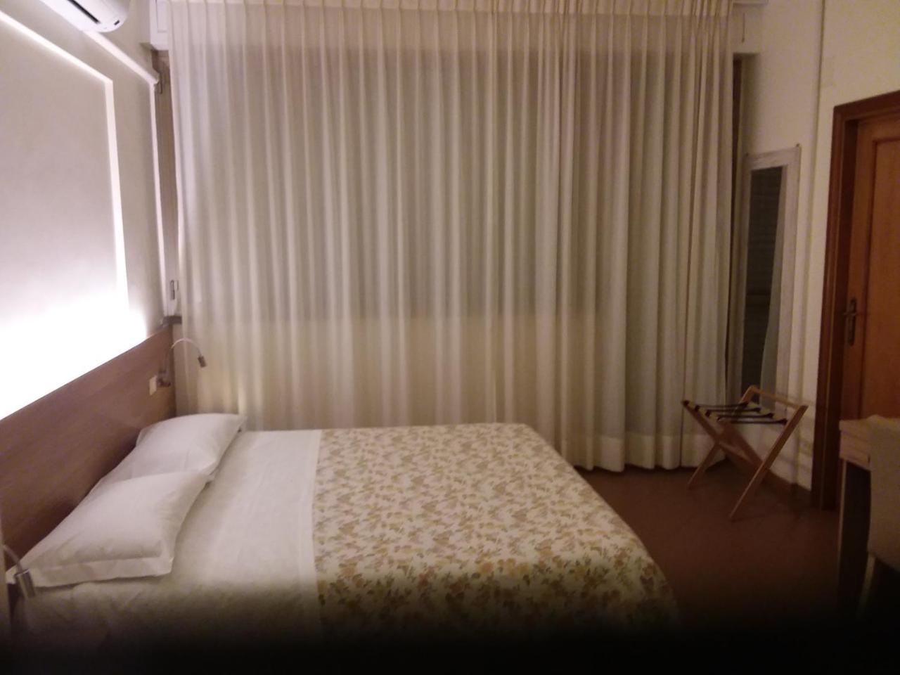 Albergo Nyers Perugia Buitenkant foto