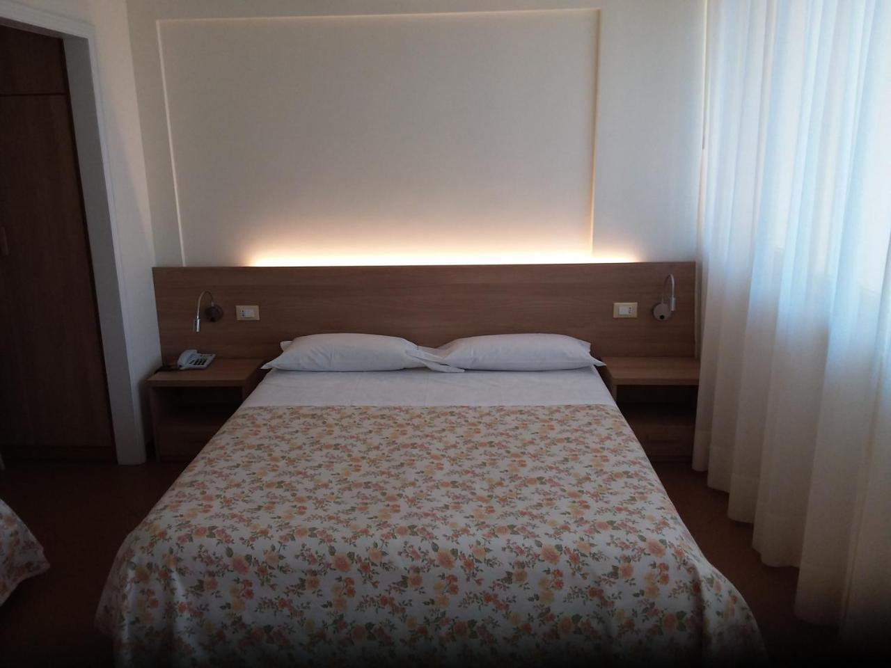 Albergo Nyers Perugia Buitenkant foto
