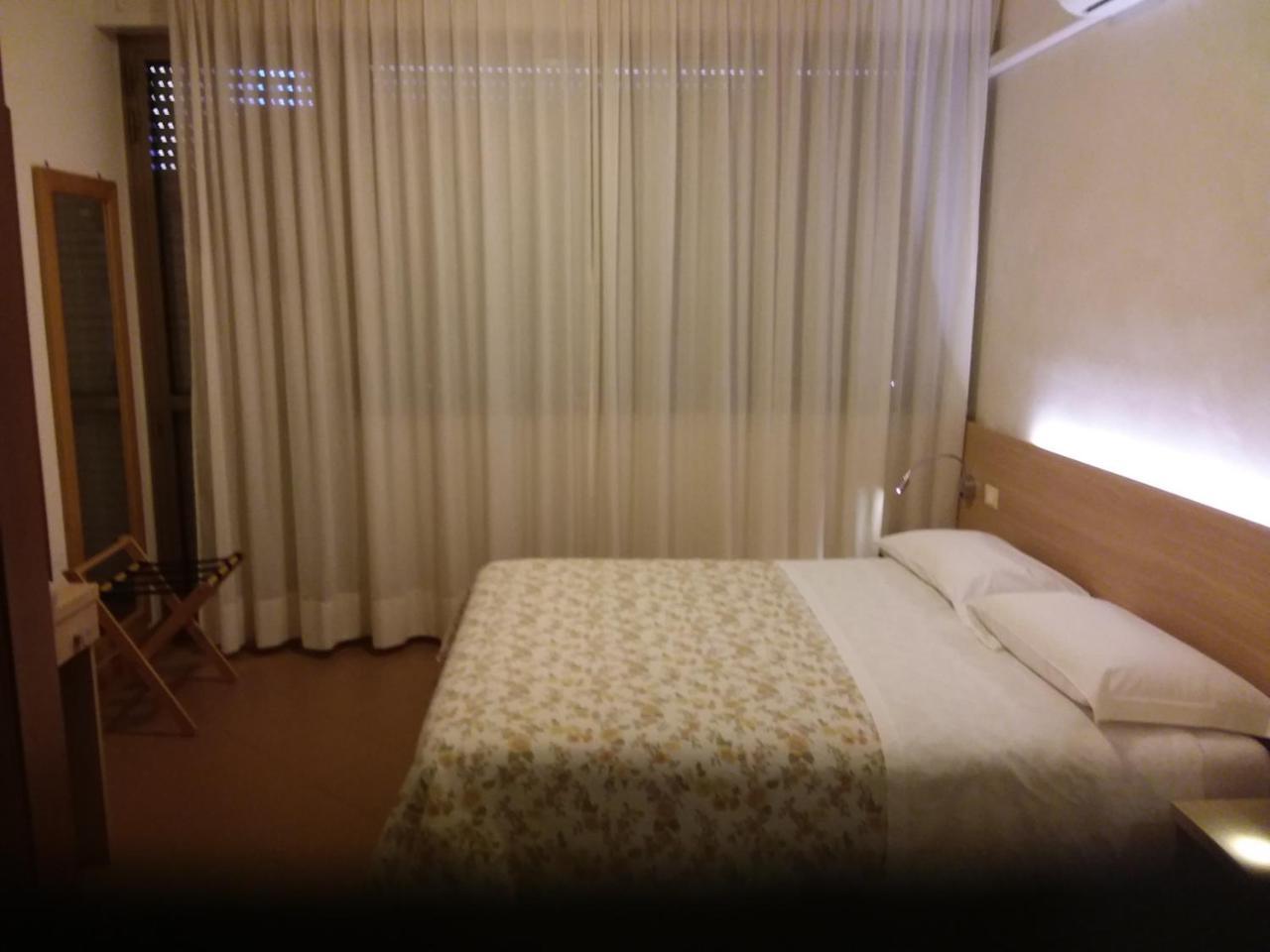 Albergo Nyers Perugia Buitenkant foto